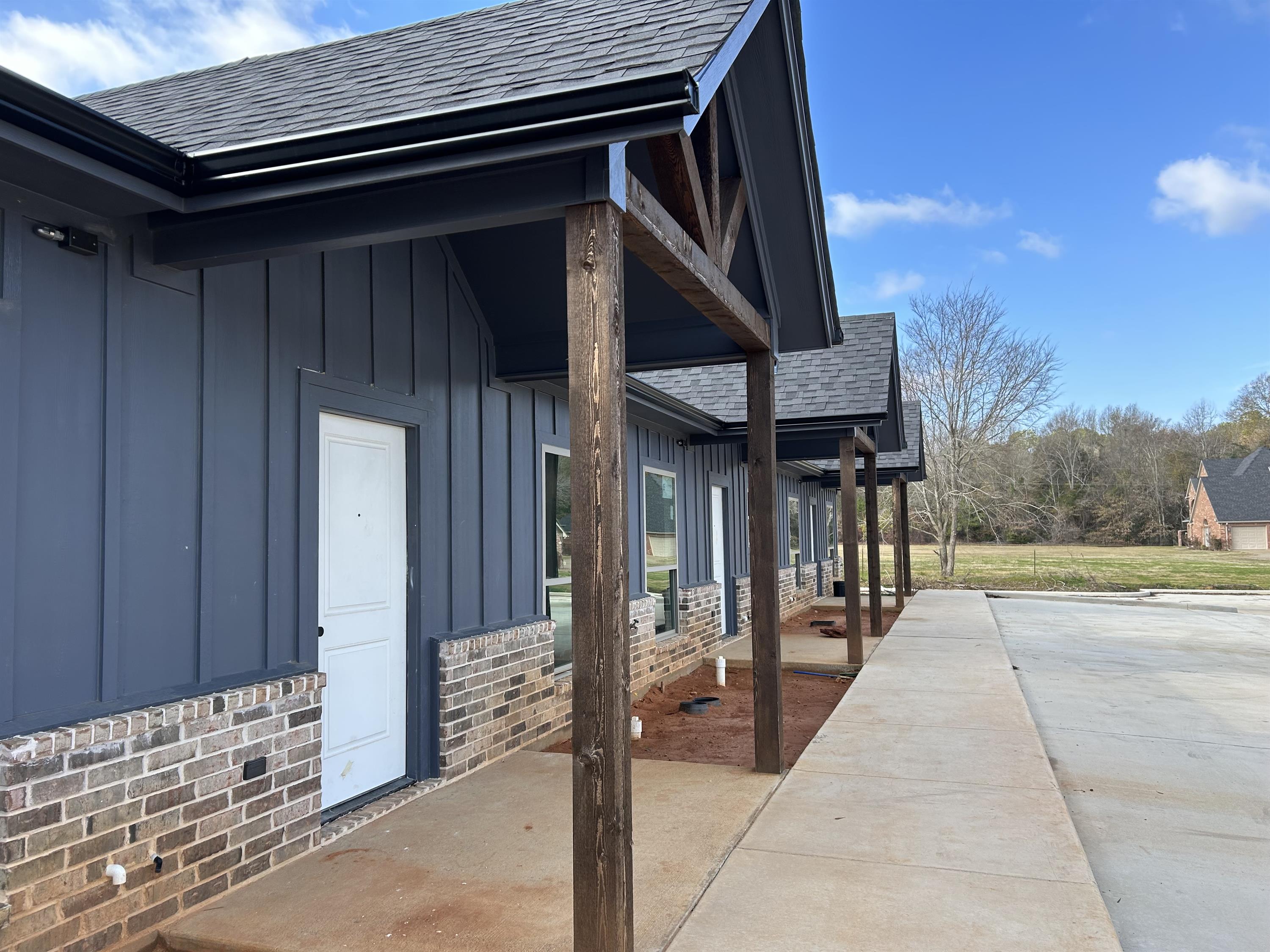 1604 New England Road